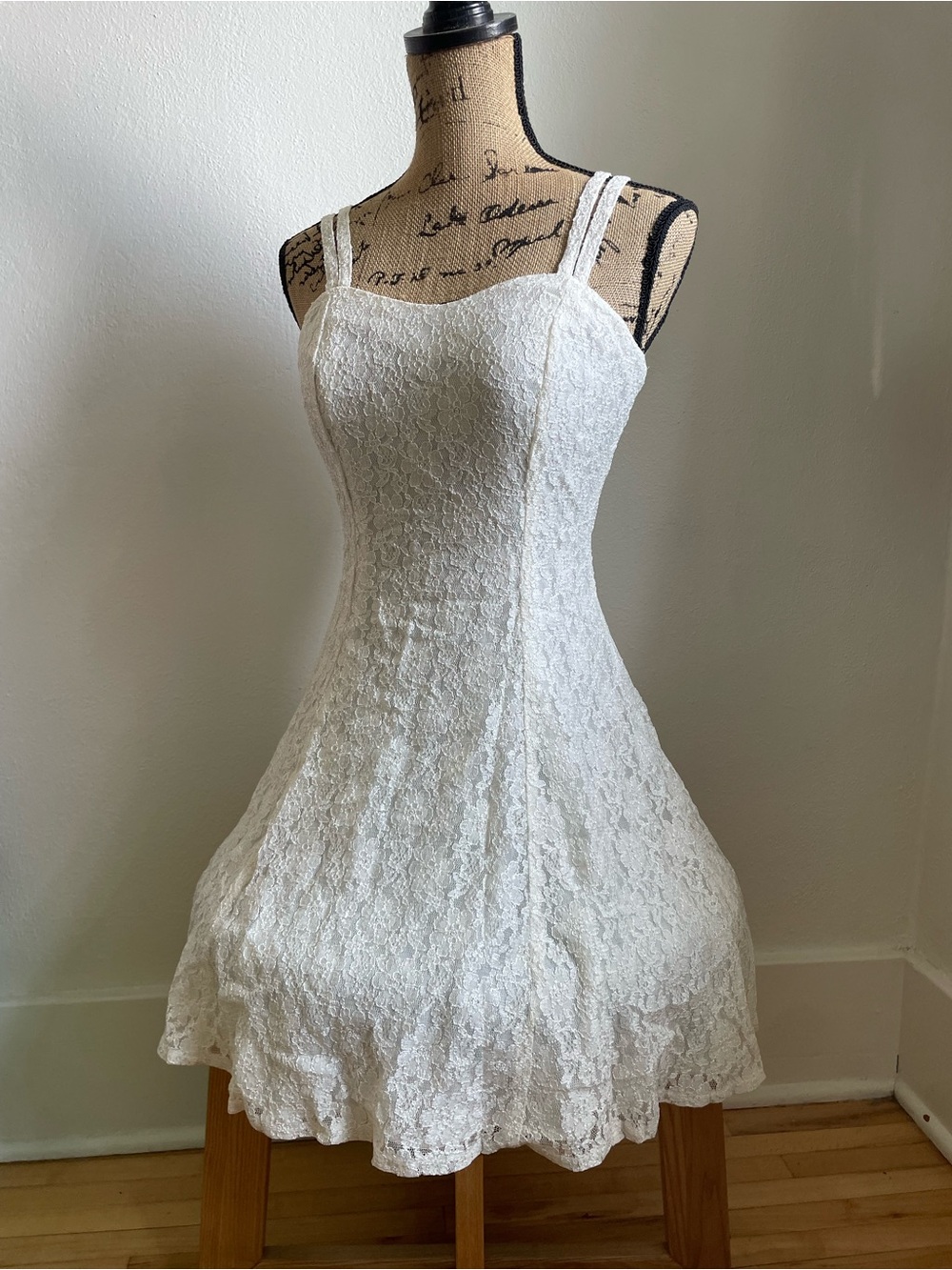 Vintage White lace dress with floral pattern